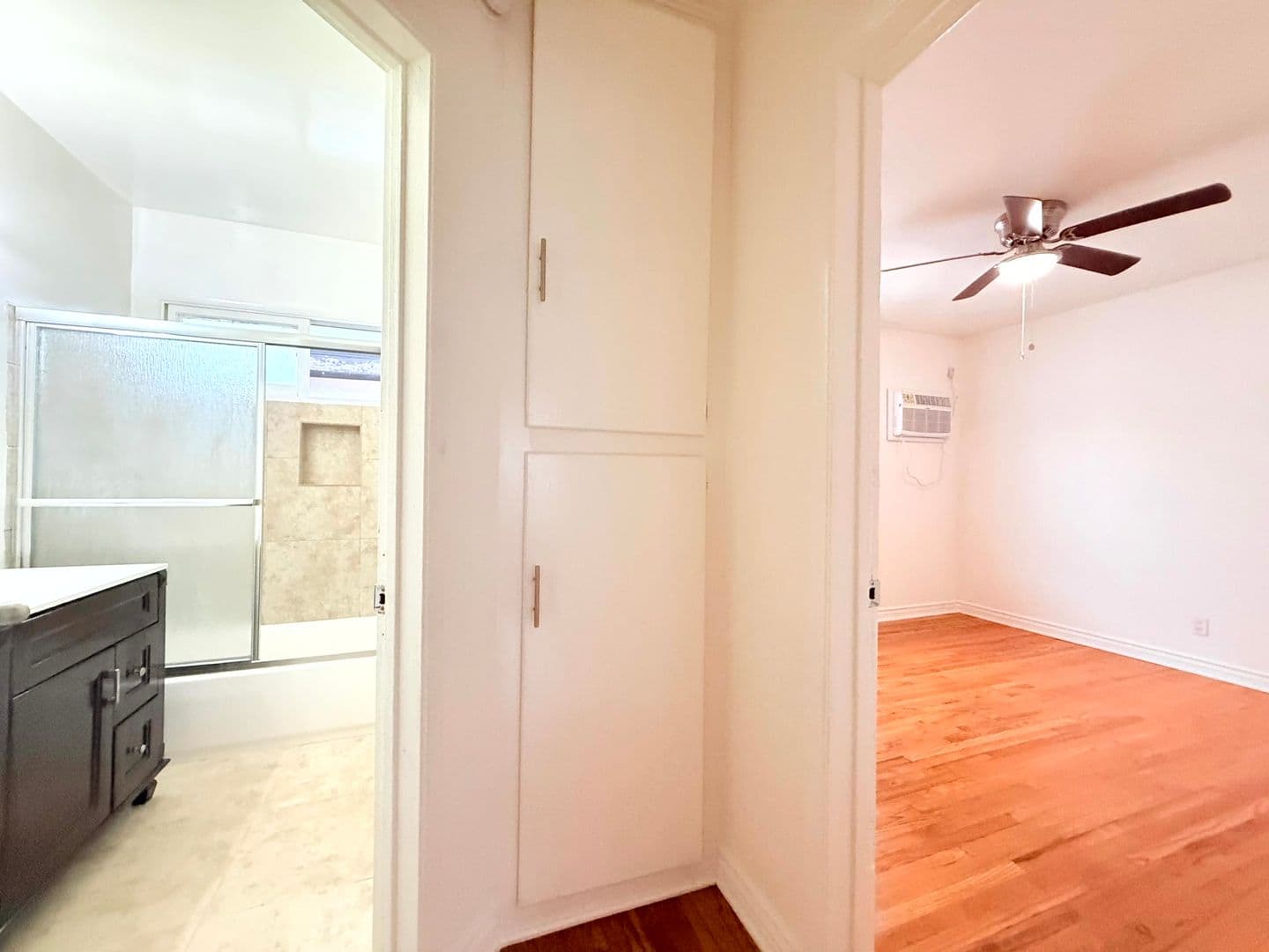 Los Angeles Apartment: 6543 La Mirada Avenue