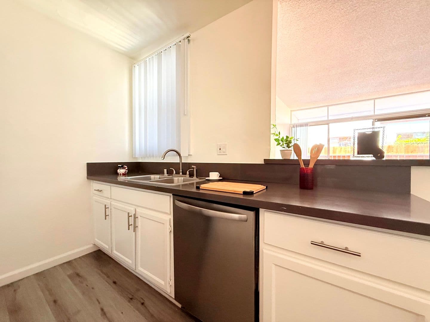 Los Angeles Apartment: 1029 N. Ardmore Avenue