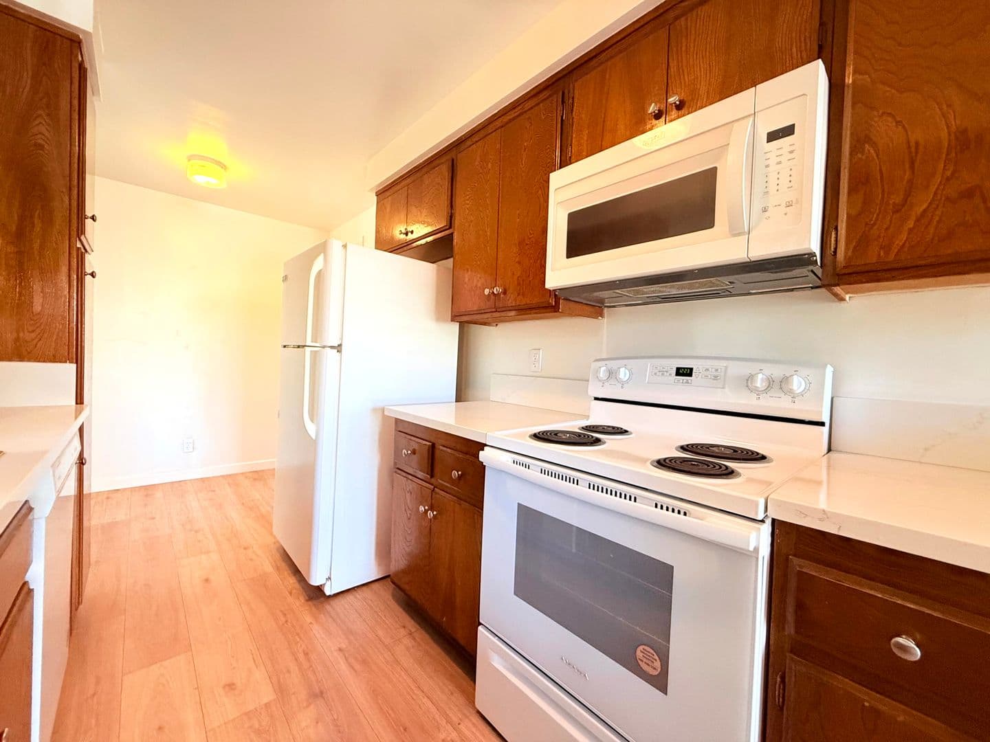 Los Angeles Apartment: 1275 Barry Avenue