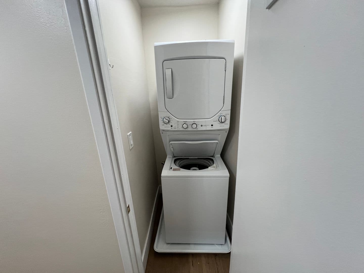 Sherman Oaks Apartment: 4647 Vista Del Monte