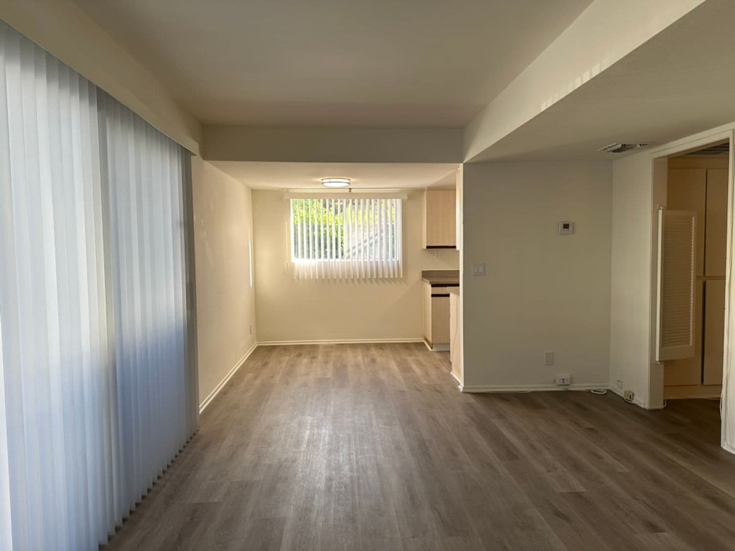 Sherman Oaks Apartment: 4513 Woodman Avenue