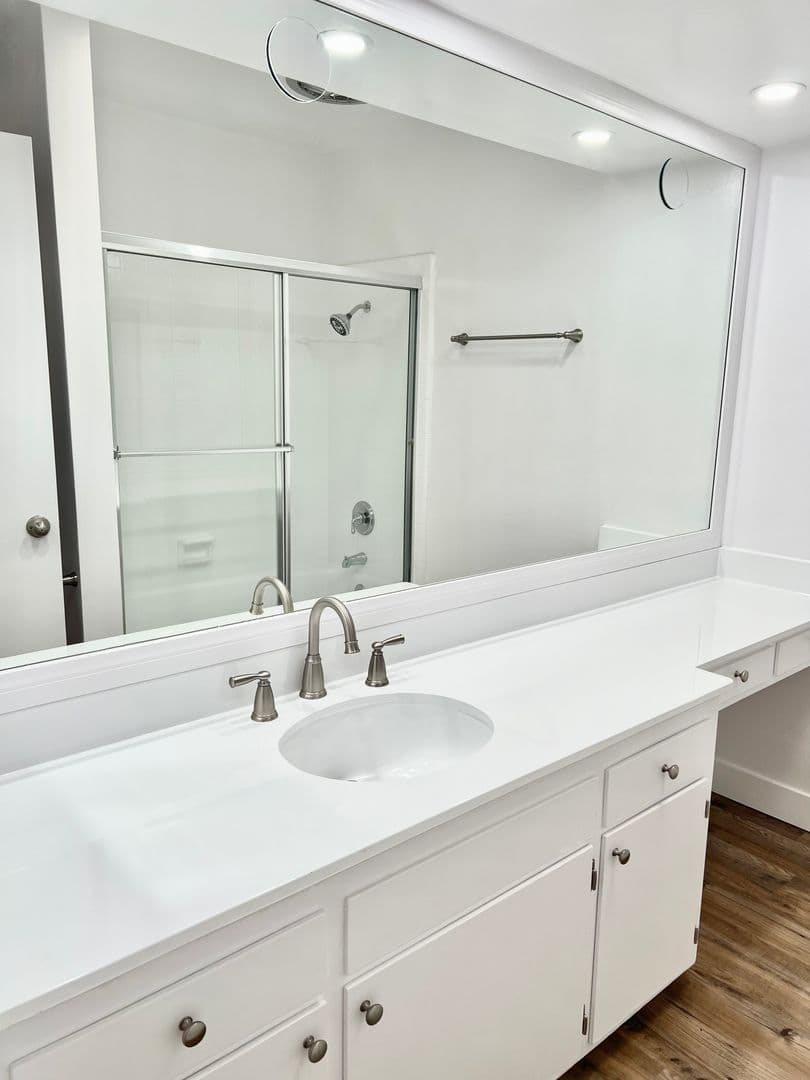 Sherman Oaks Apartment: 4647 Vista Del Monte