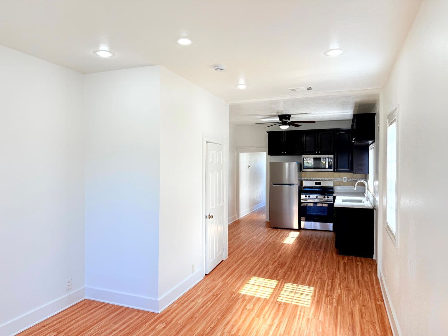 Los Angeles Apartment: 1870 & 1872 Daly Street