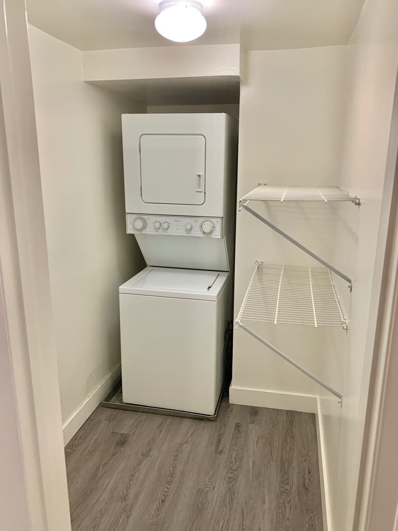 Sherman Oaks Apartment: 4647 Vista Del Monte