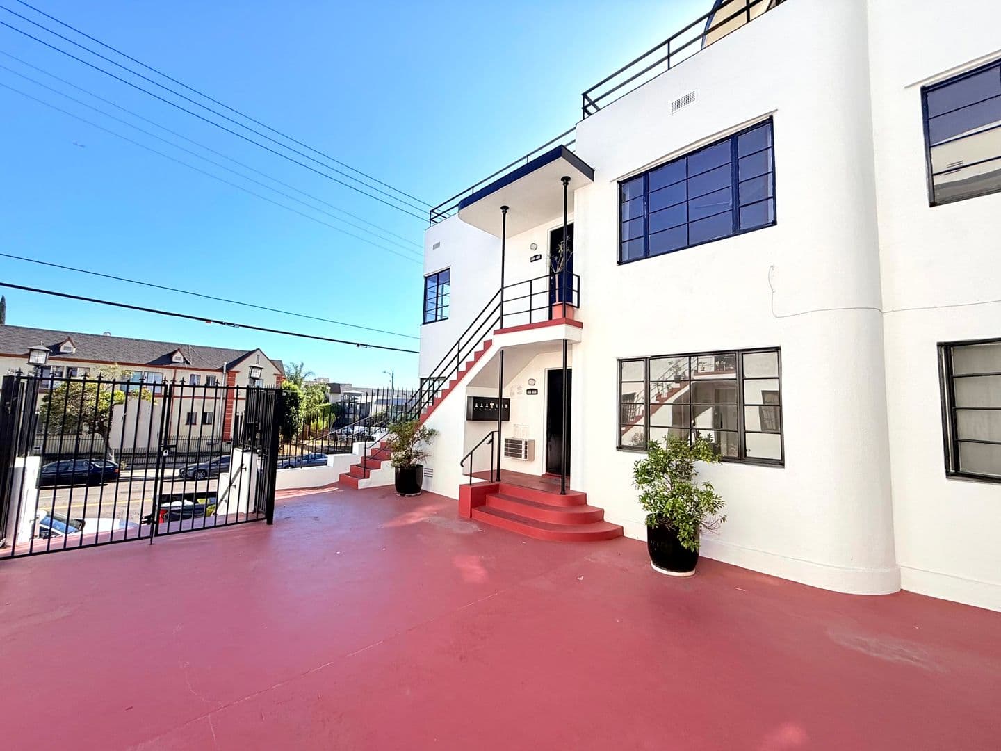Los Angeles Apartment: 3919 W. 8th Street