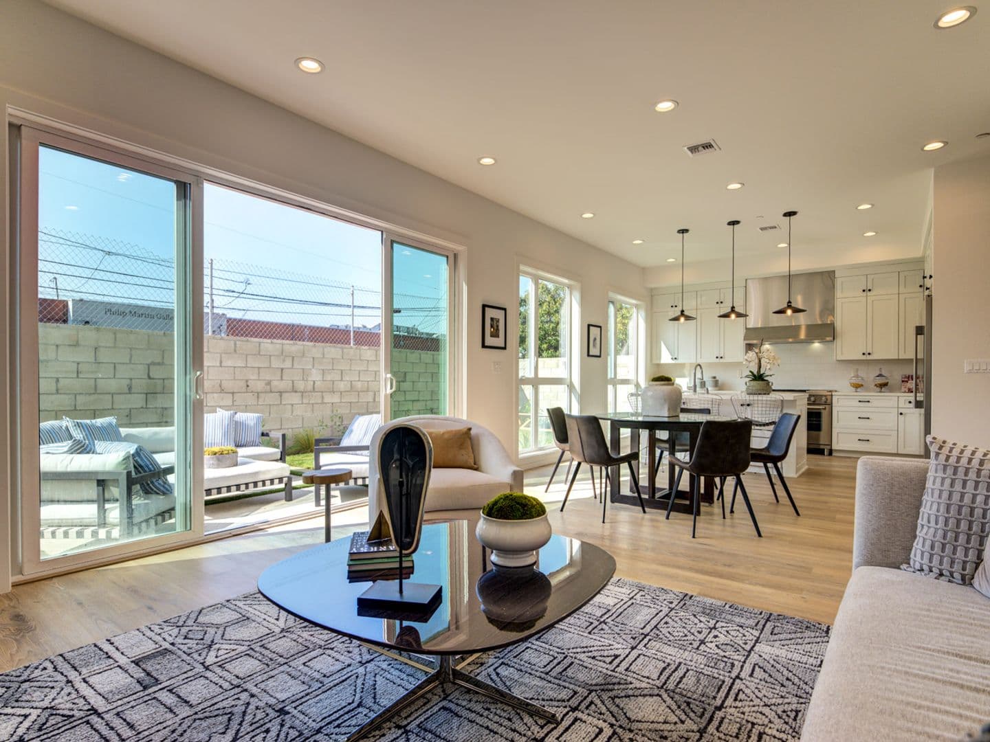 Los Angeles Townhome: 6016 - 6018 Comey Ave