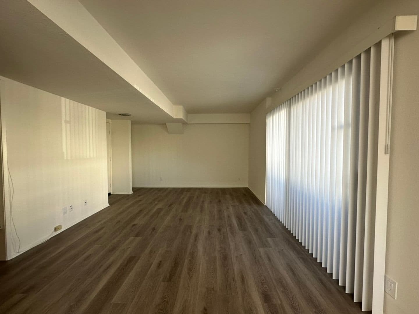 Sherman Oaks Apartment: 4513 Woodman Avenue