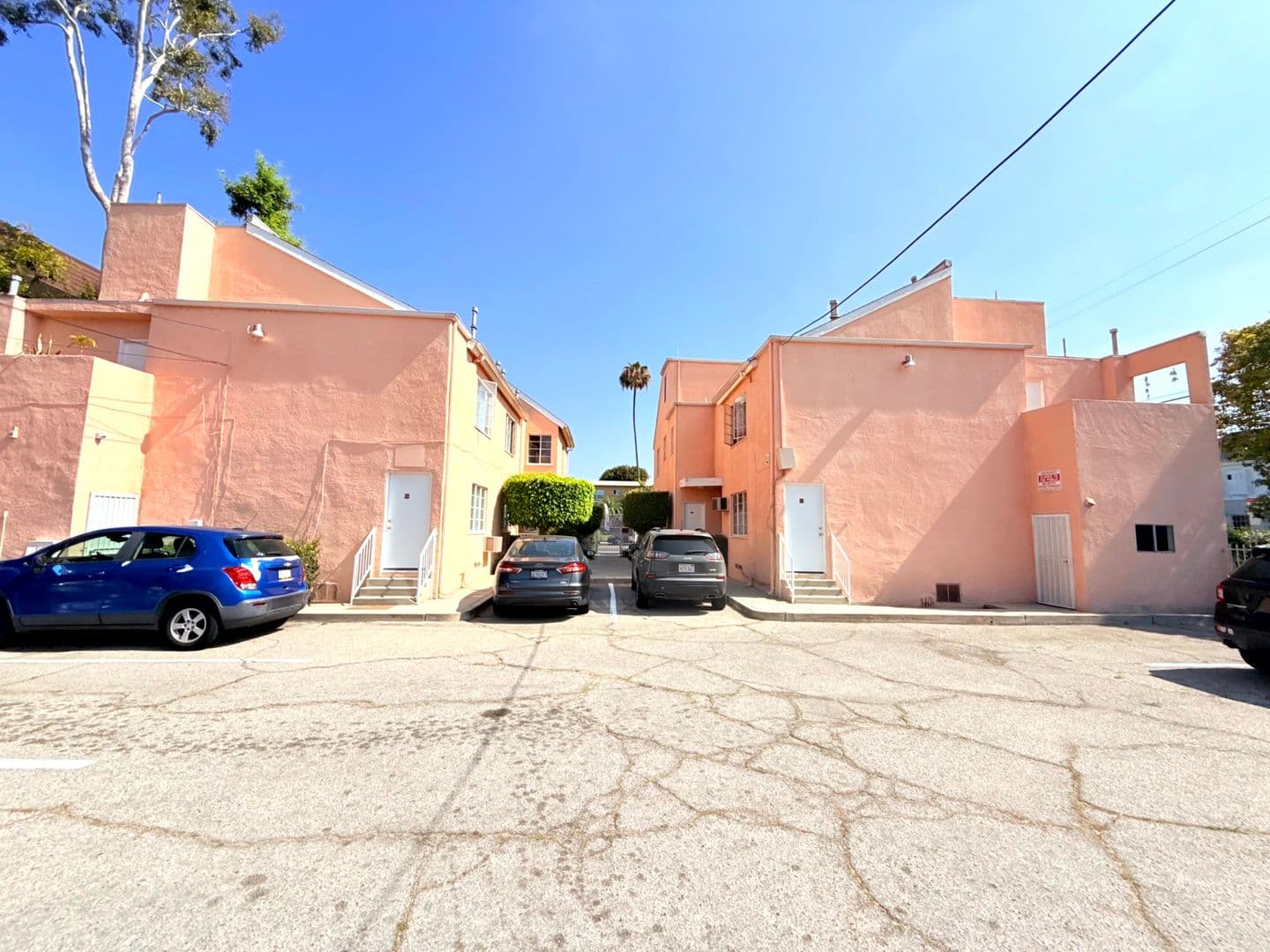 Los Angeles Apartment: 6200-6206 Fountain Avenue