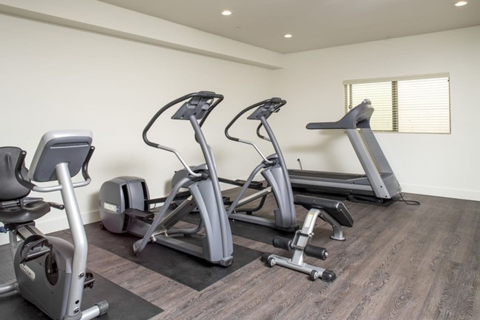 Canoga Park Apartment: 6816 Independence Ave