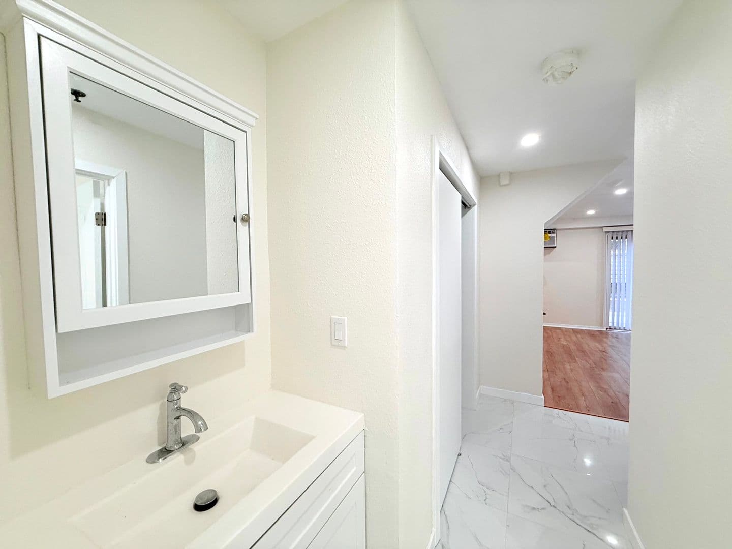 Los Angeles Apartment: 432 N Kingsley Dr.