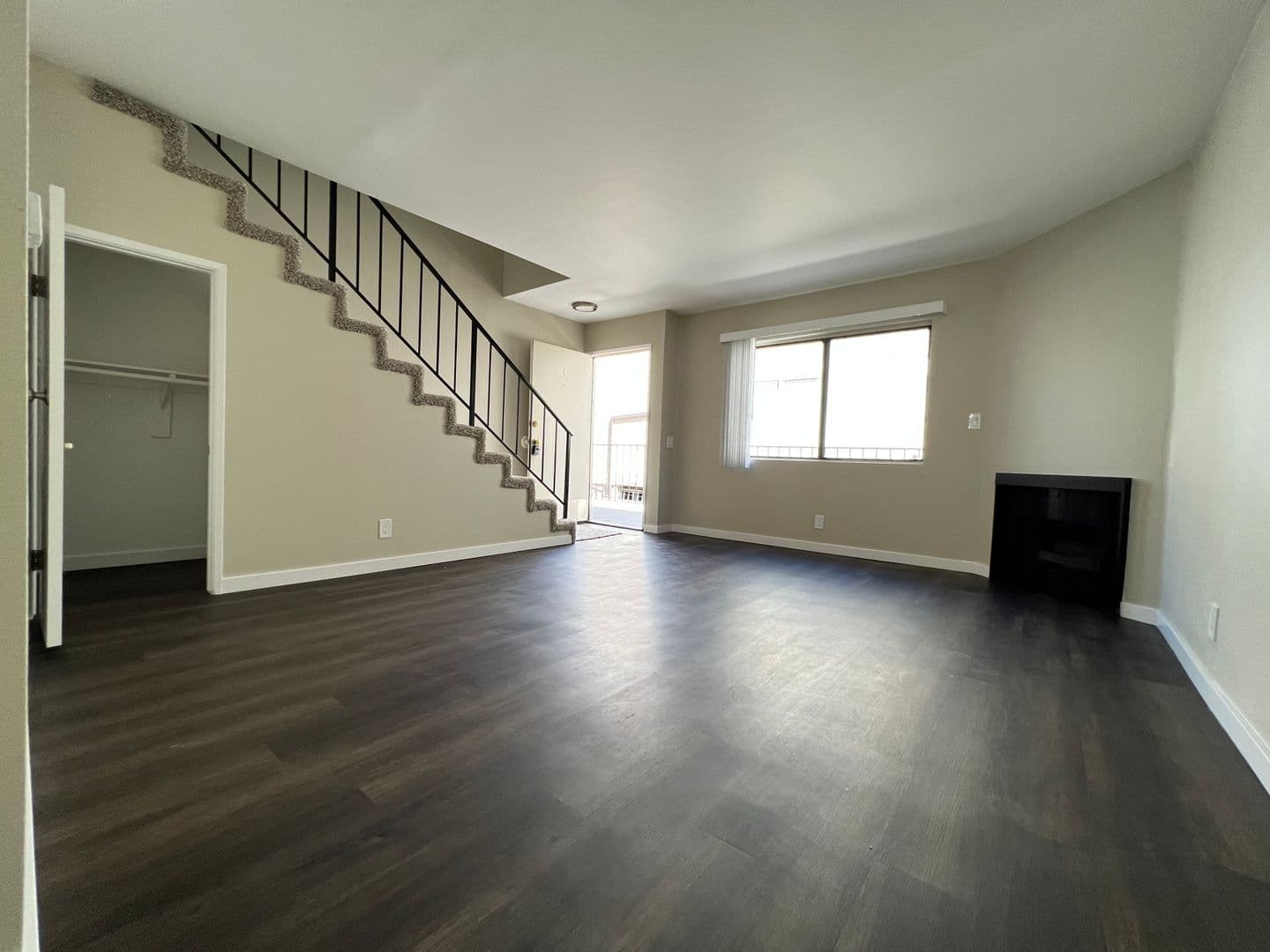 Reseda Apartment: 7259 Baird Avenue