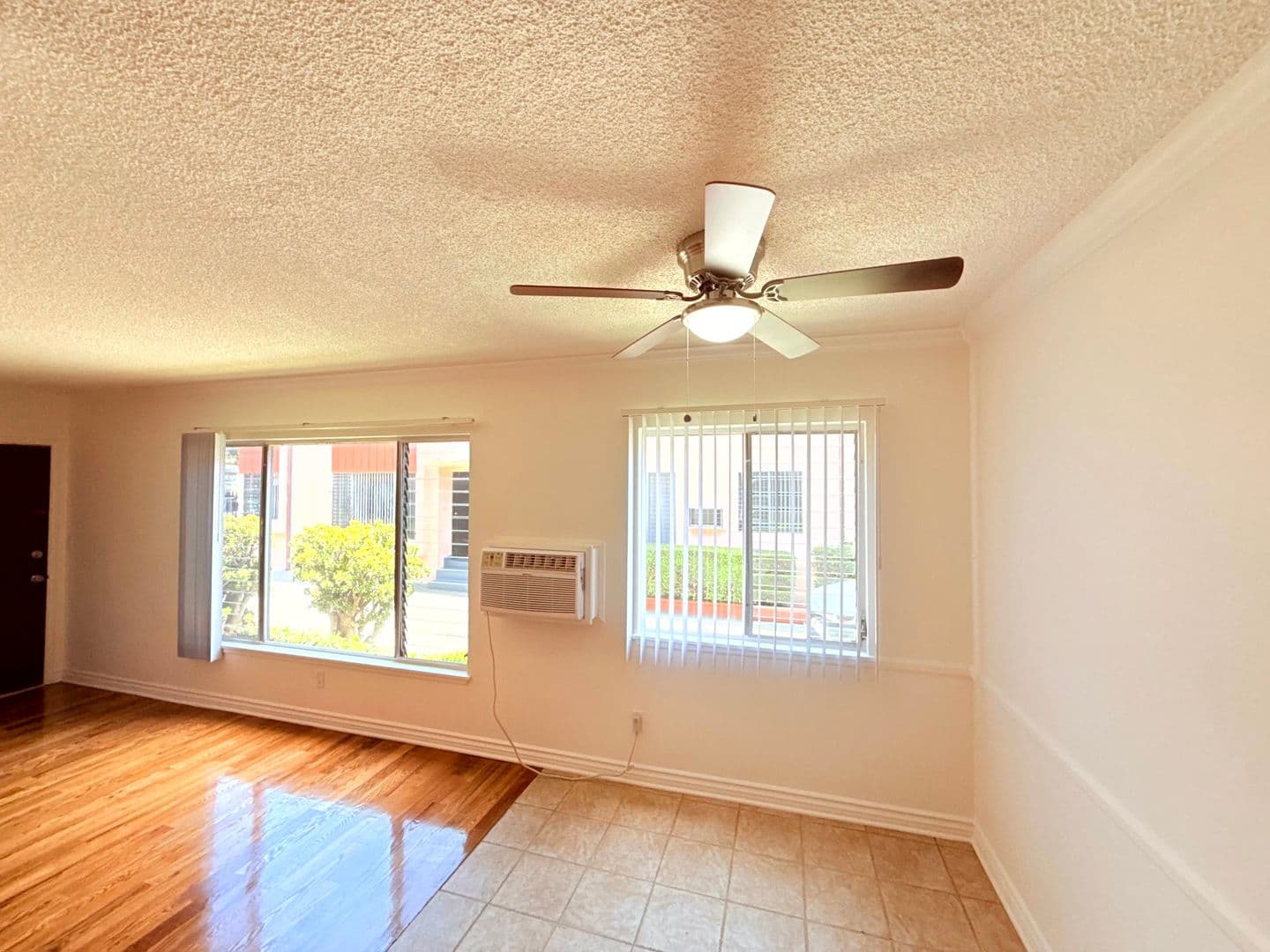 Los Angeles Apartment: 5618 Harold Way