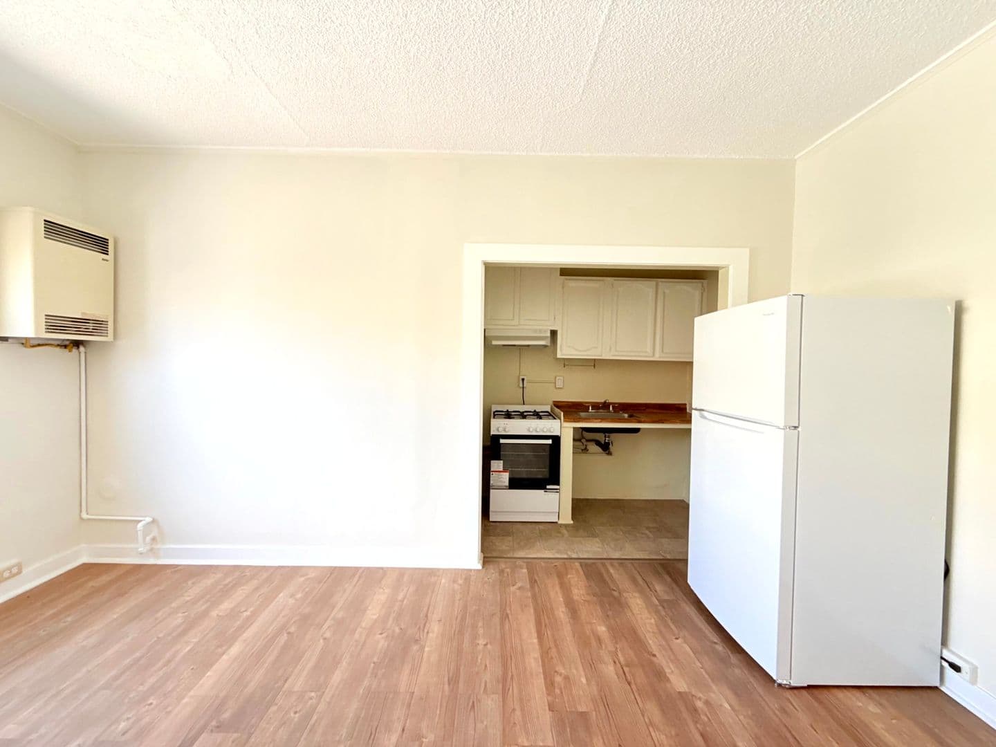 Los Angeles Apartment: 1614 N. Kenmore Avenue