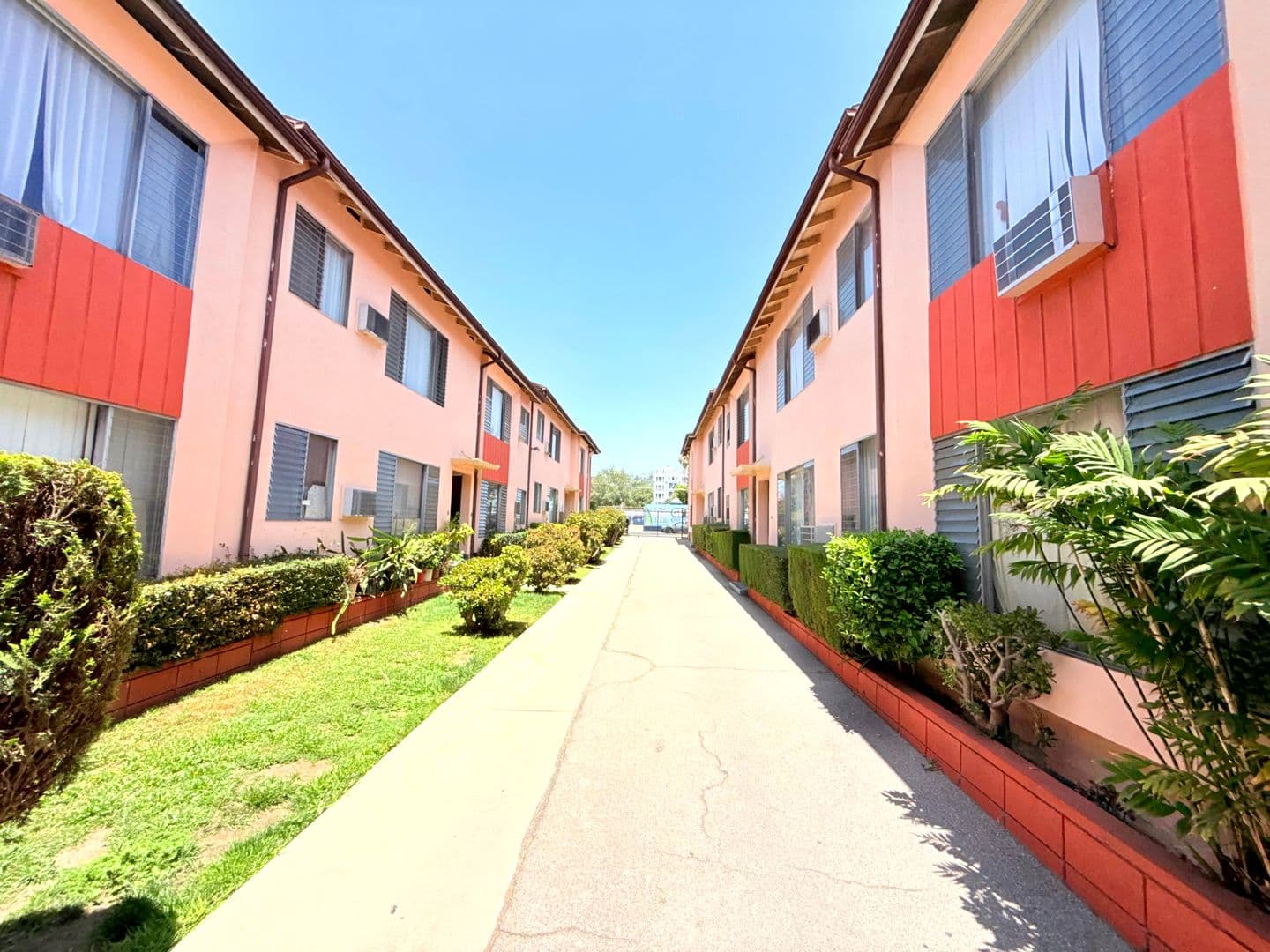 Los Angeles Apartment: 5618 Harold Way