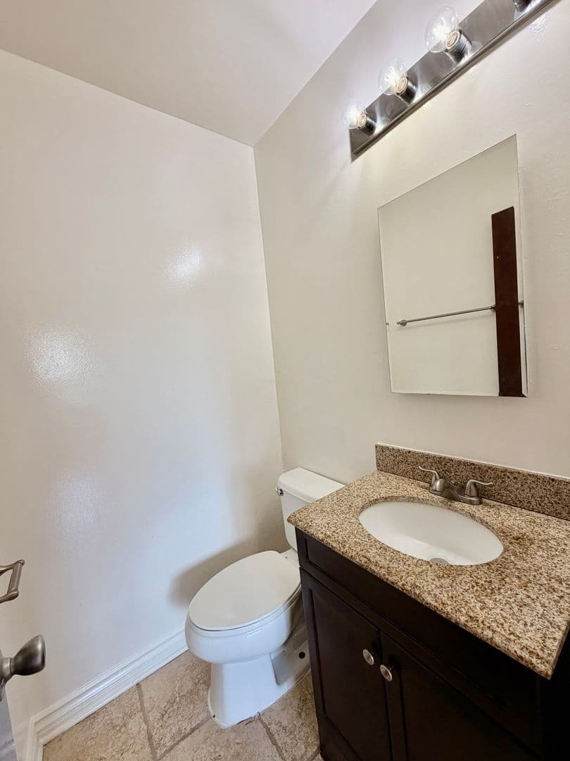 Los Angeles Apartment: 5612 Harold Way