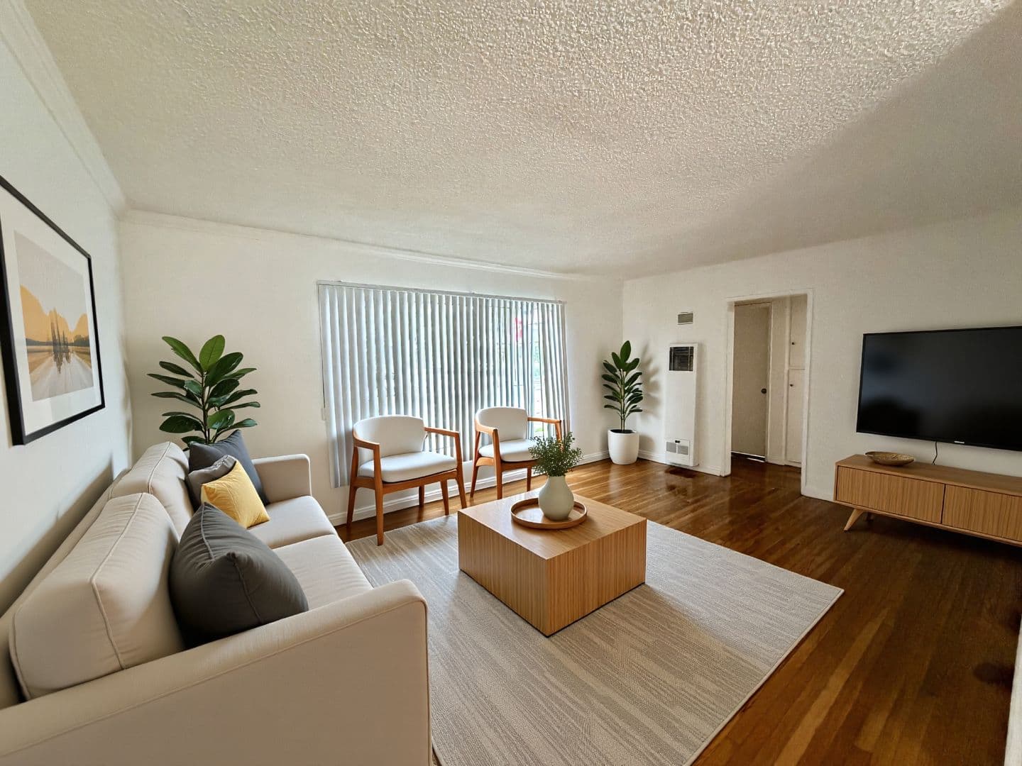 Los Angeles Apartment: 956 Wilcox Avenue