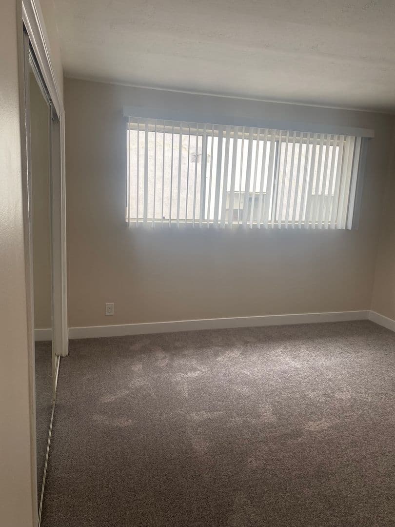 Winnetka Apartment: 20258 Roscoe Blvd