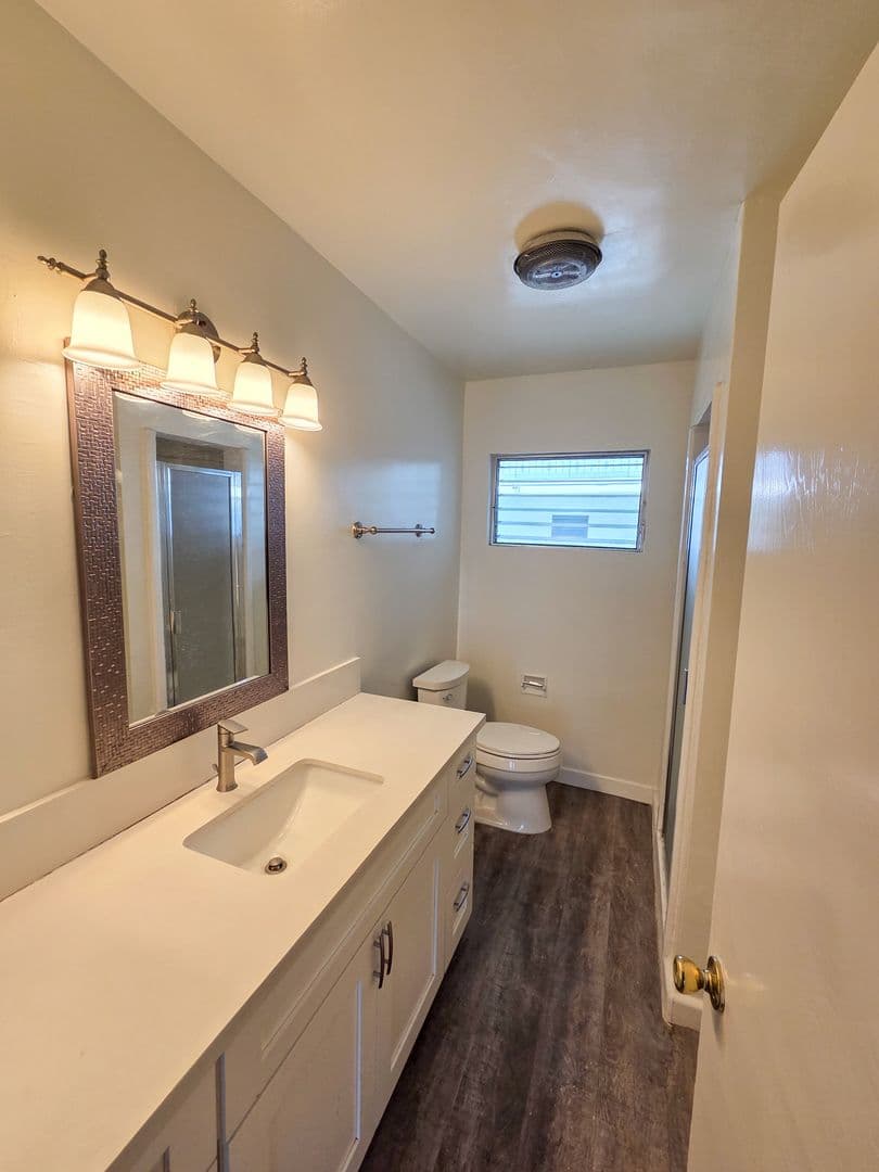 Los Angeles Apartment: 8570 Gregory Way