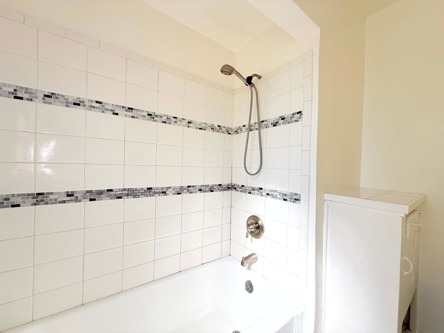 Los Angeles Apartment: 3919 W. 8th Street