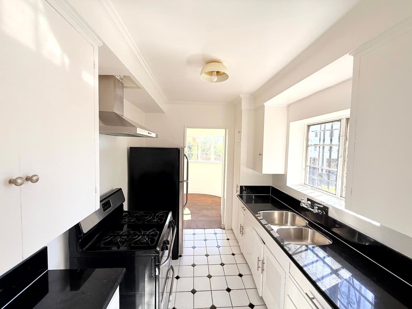 Los Angeles Apartment: 3919 W. 8th Street