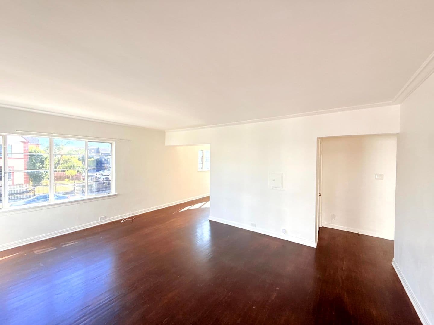 Los Angeles Apartment: 3919 W. 8th Street