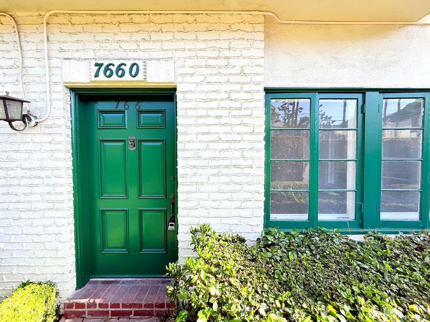 Los Angeles Apartment: 7660 Hollywood Boulevard