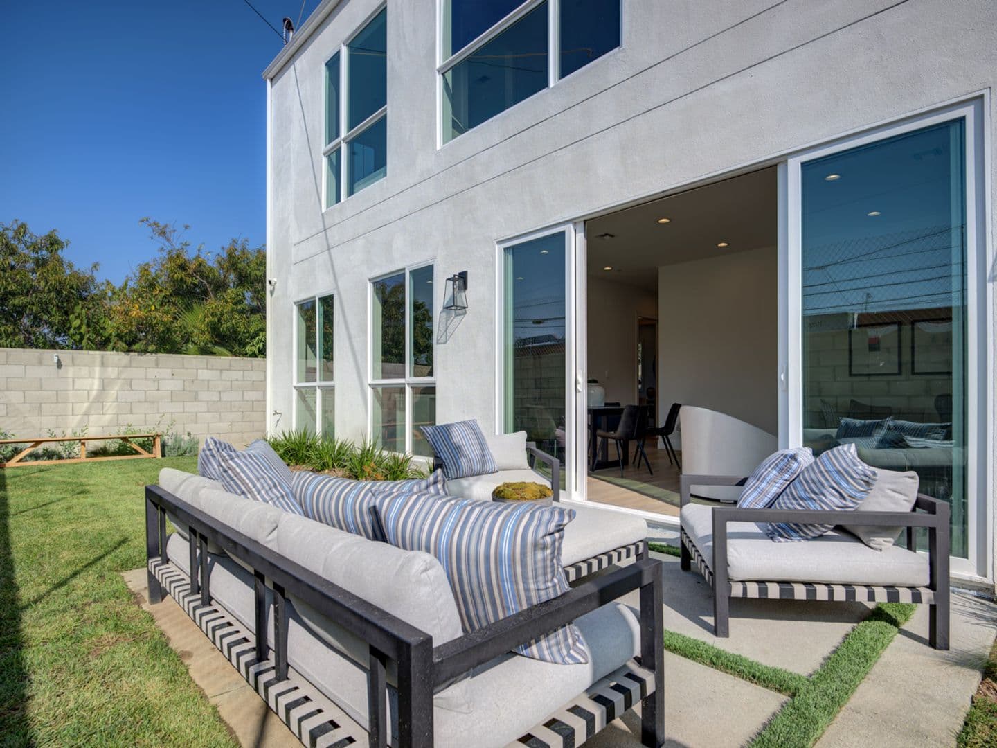 Los Angeles Townhome: 6016 - 6018 Comey Ave
