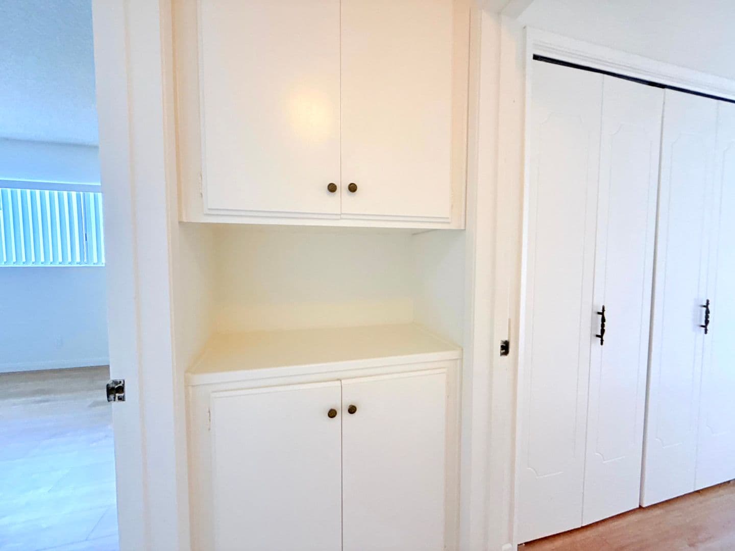 Los Angeles Apartment: 1275 Barry Avenue