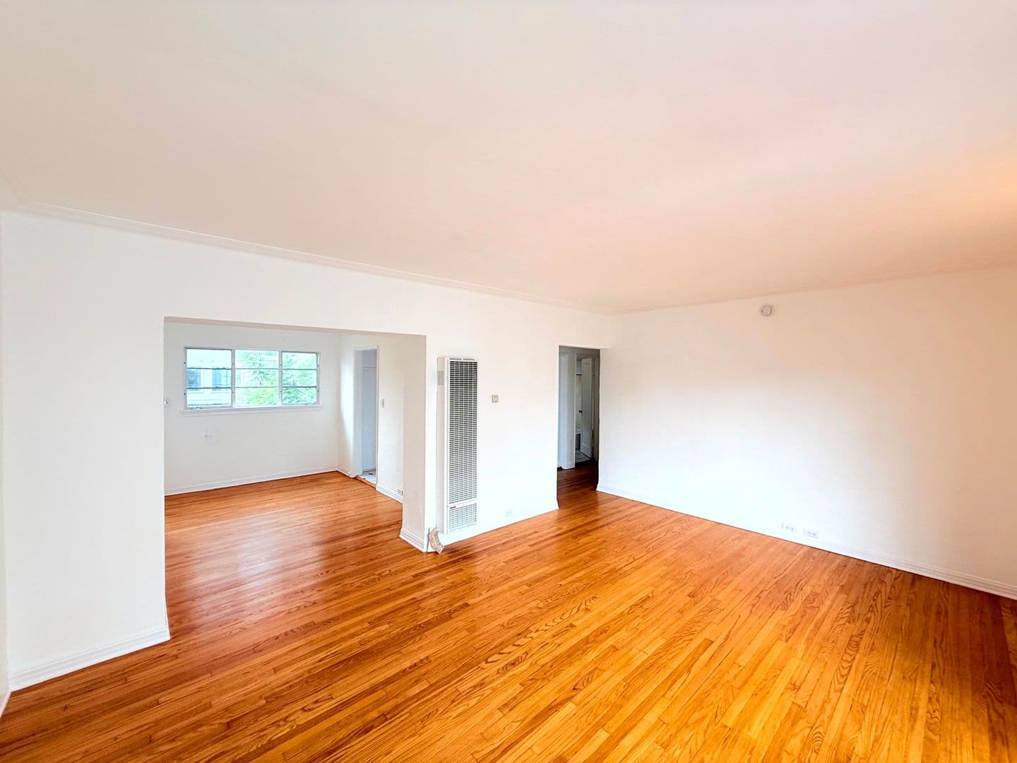 Los Angeles Apartment: 3919 W. 8th Street
