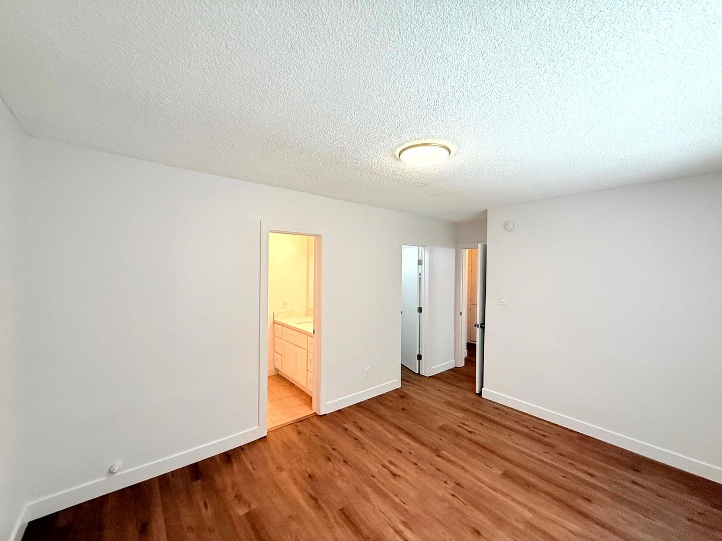 Inglewood Apartment: 853 W Beach Avenue