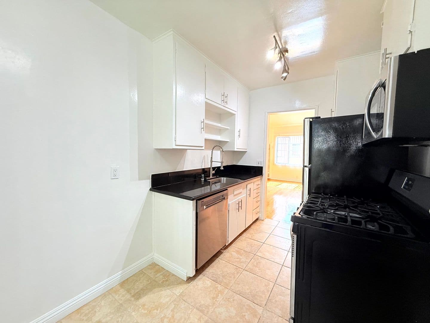 Los Angeles Apartment: 6200-6206 Fountain Avenue