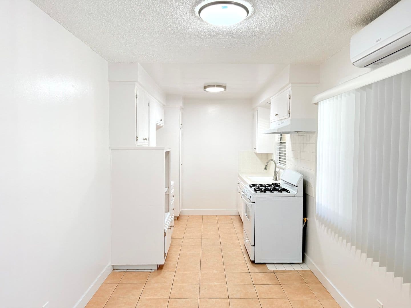 Inglewood Apartment: 853 W Beach Avenue