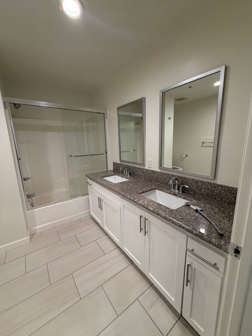 Canoga Park Apartment: 6816 Independence Ave