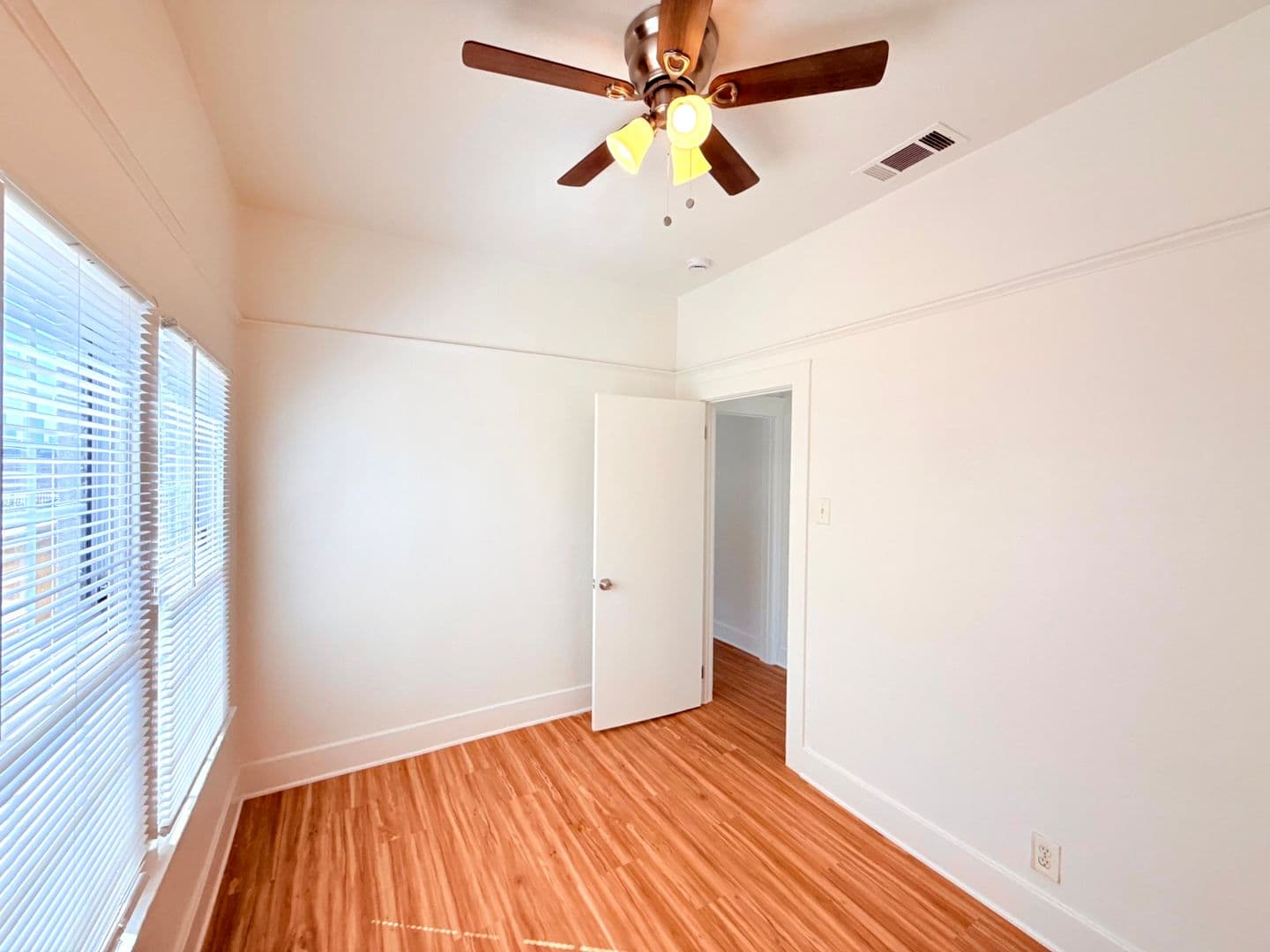 Los Angeles Apartment: 1870 & 1872 Daly Street