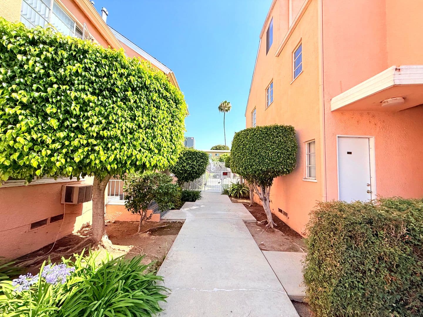 Los Angeles Apartment: 6200-6206 Fountain Avenue