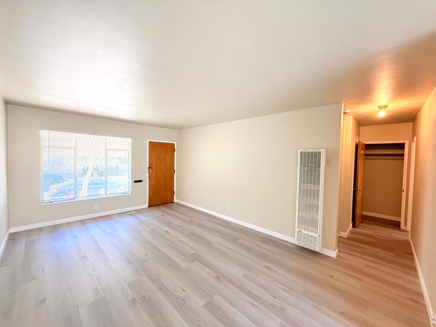Burbank Apartment: 318 N. 7th St.
