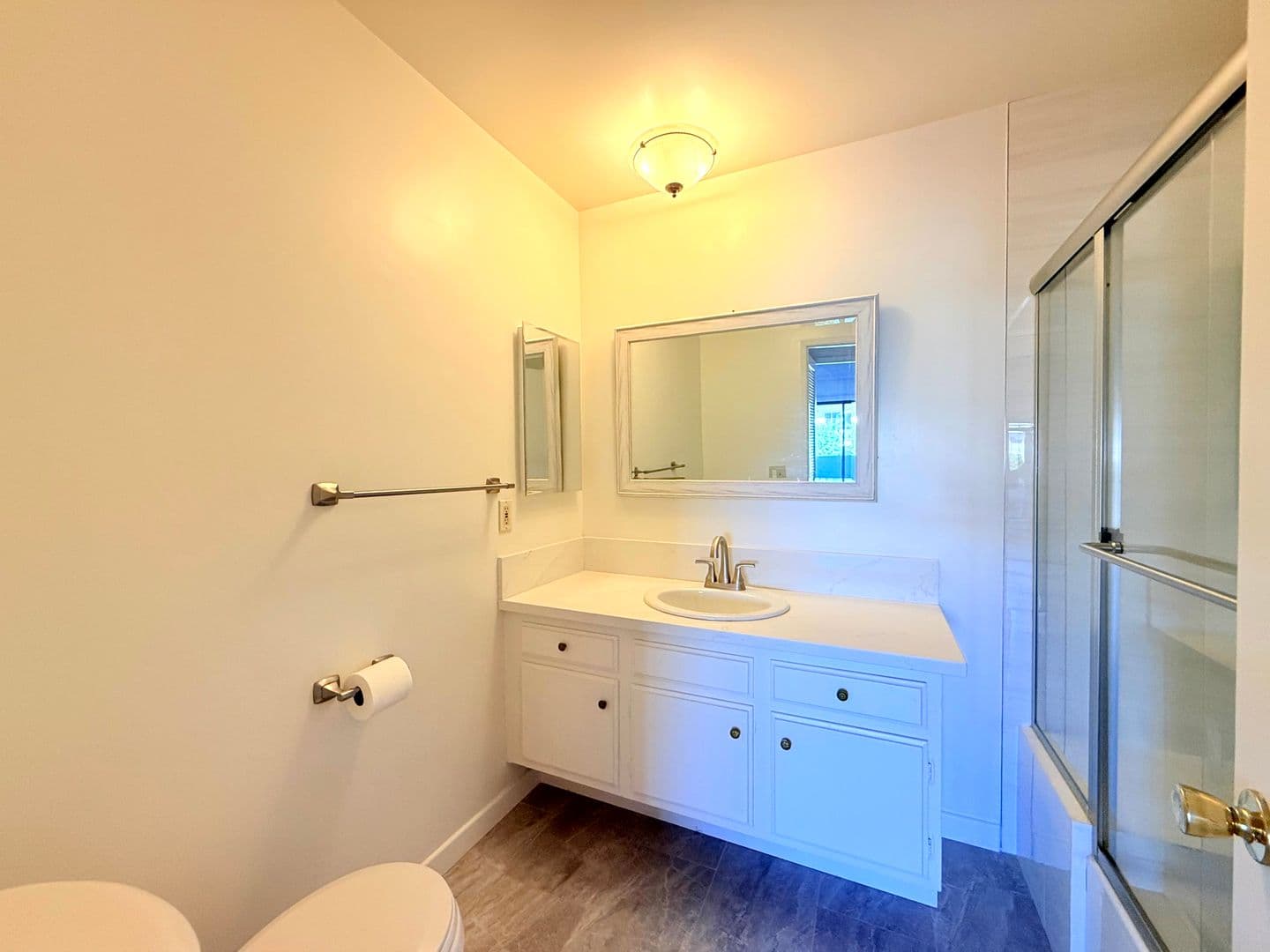 Los Angeles Apartment: 1275 Barry Avenue