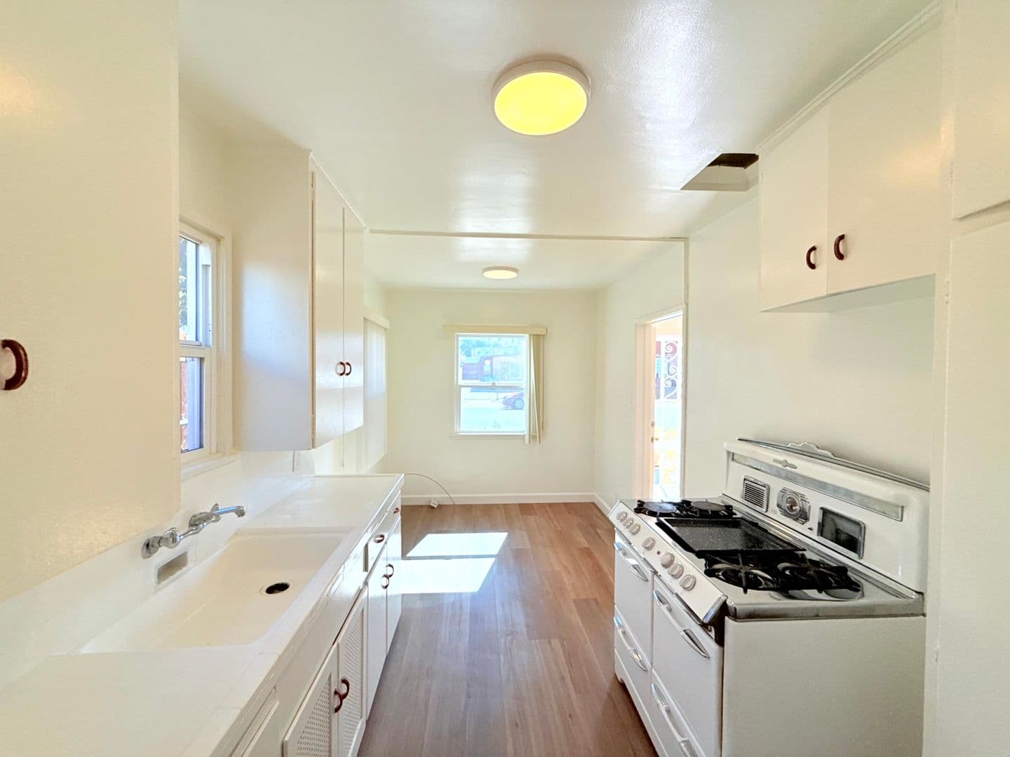 Los Angeles Apartment: 3531-3541 12th Avenue