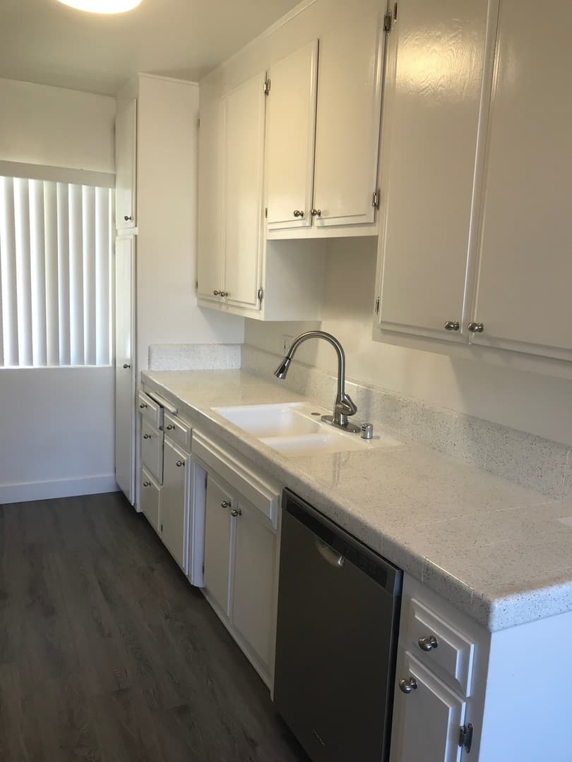 Sherman Oaks Apartment: 4334 Matilija Ave.
