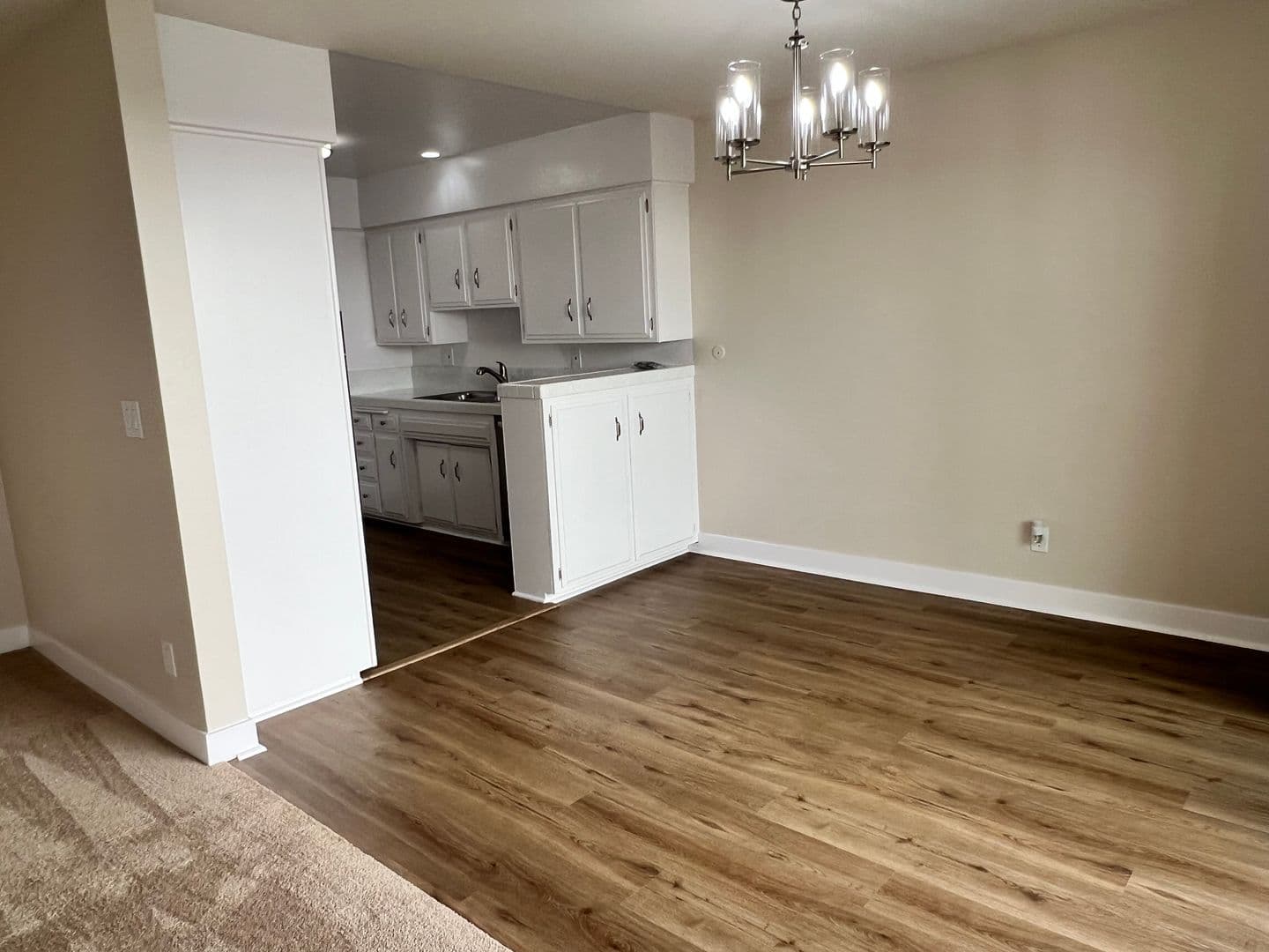 Sherman Oaks Apartment: 4647 Vista Del Monte