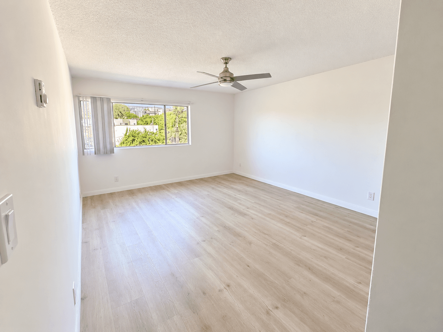 West Hollywood Apartment: 650 Westbourne Drive