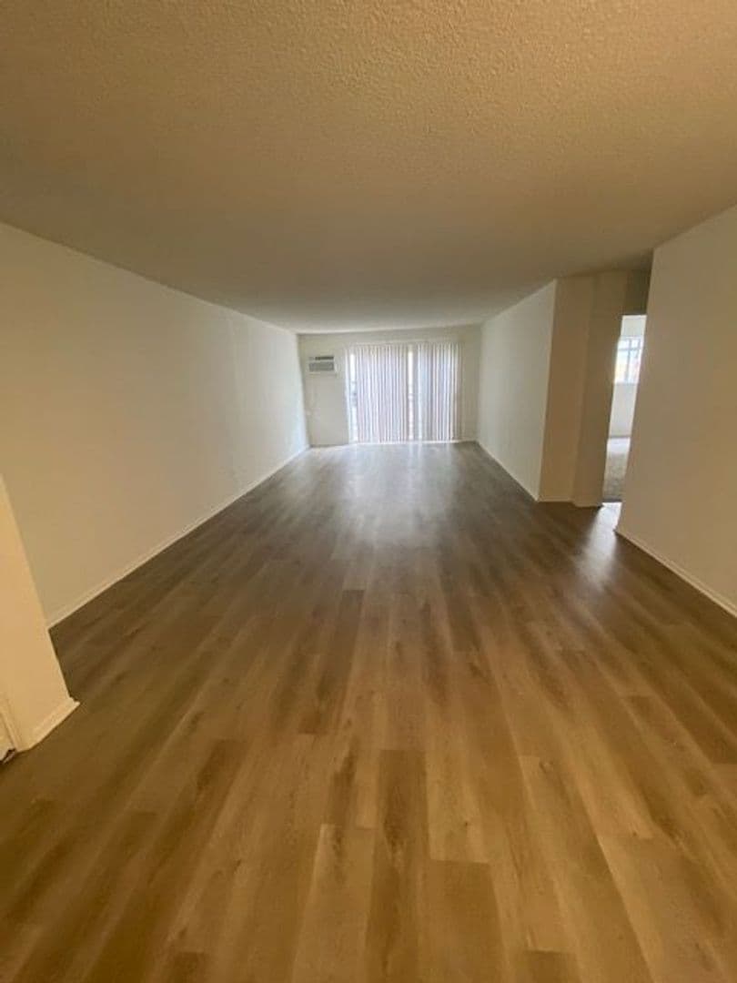 Los Angeles Apartment: 10644 Eastborne Avenue