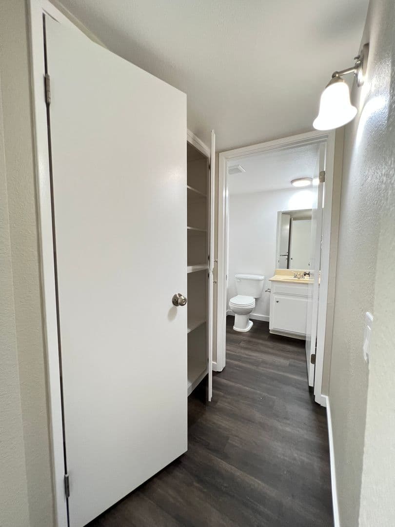 Reseda Apartment: 7259 Baird Avenue