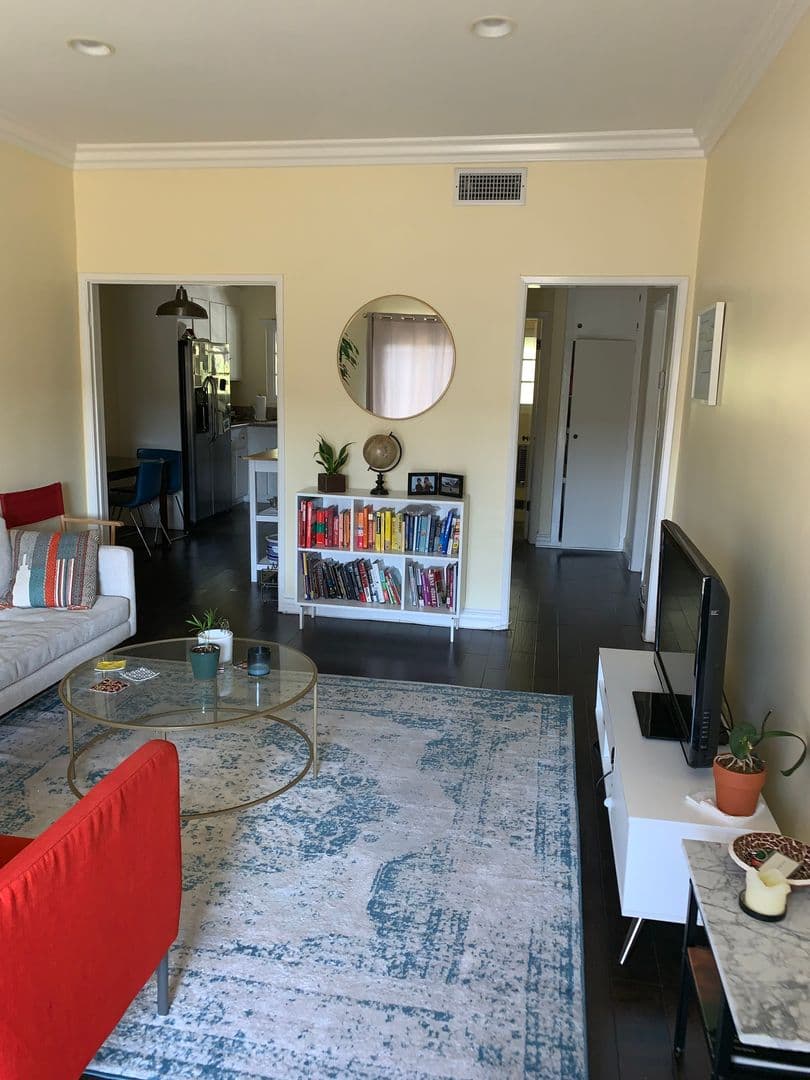 West Hollywood Apartment: 8130 Norton Ave