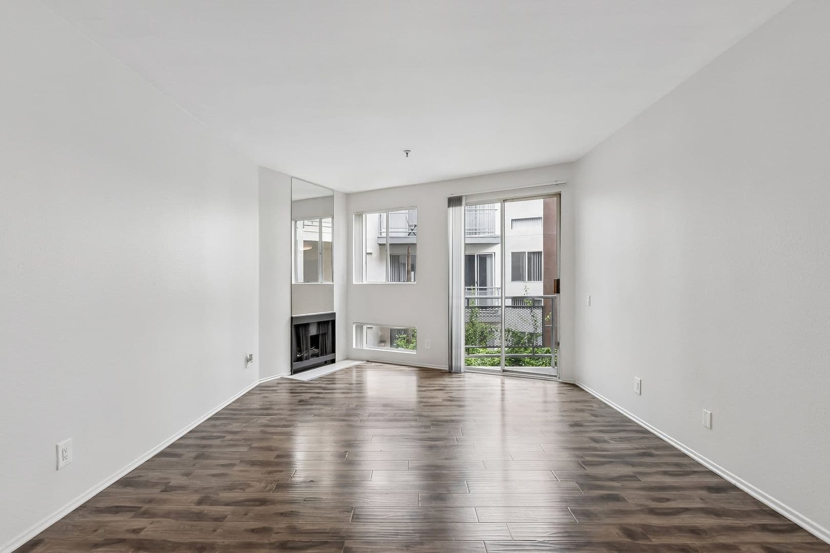 Los Angeles Apartment: 1443 N. Fuller Avenue
