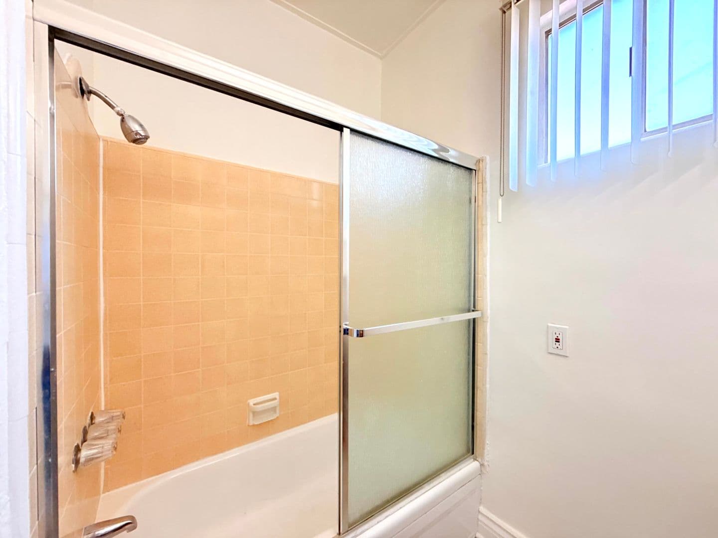 Los Angeles Apartment: 1376 N. Serrano Avenue