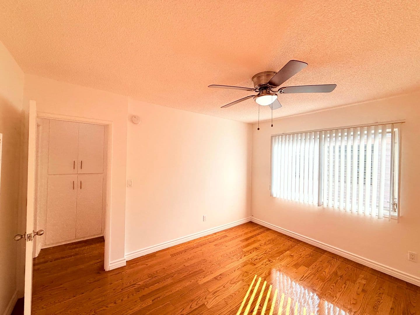 Los Angeles Apartment: 5618 Harold Way