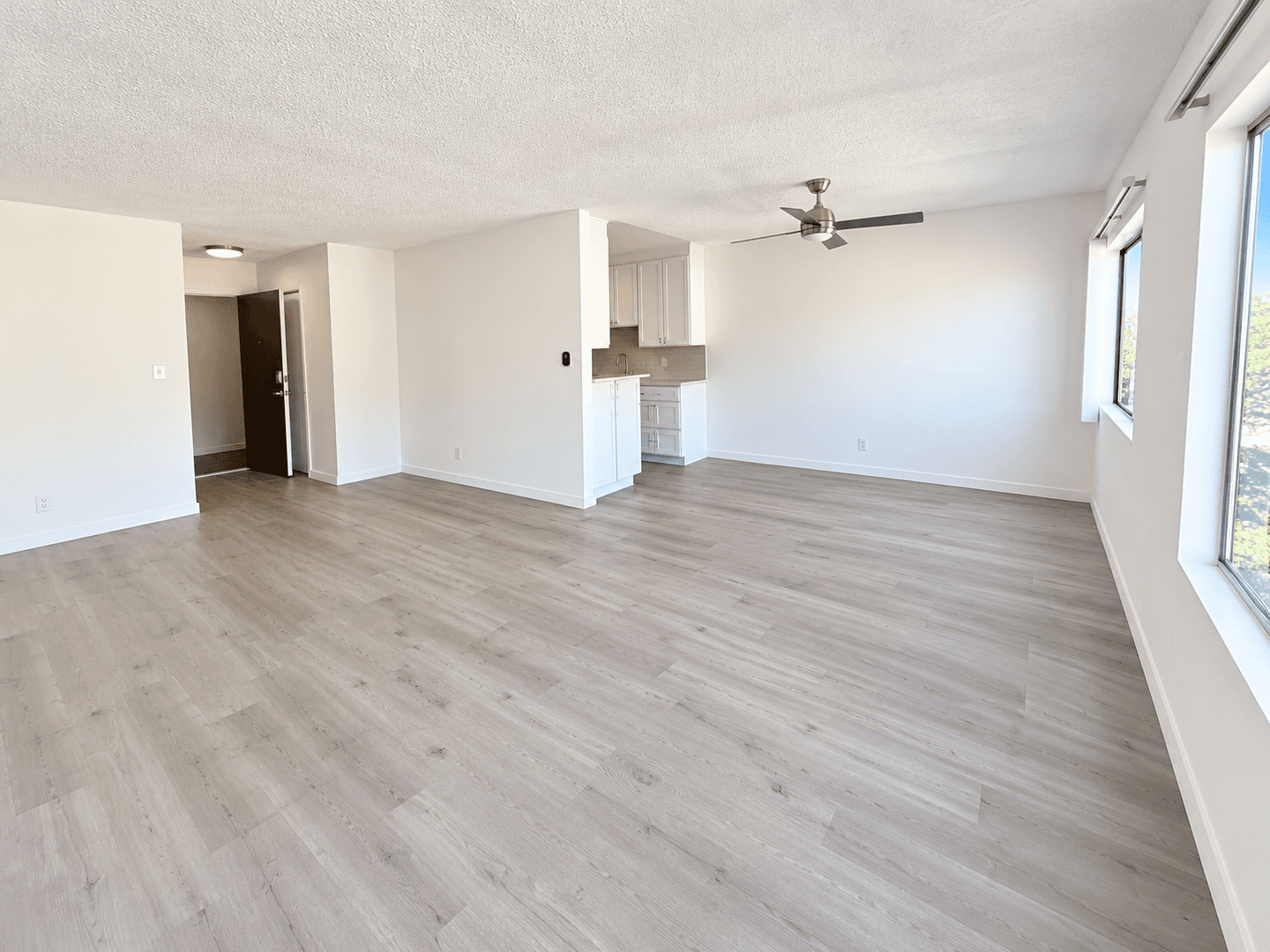 West Hollywood Apartment: 650 Westbourne Drive