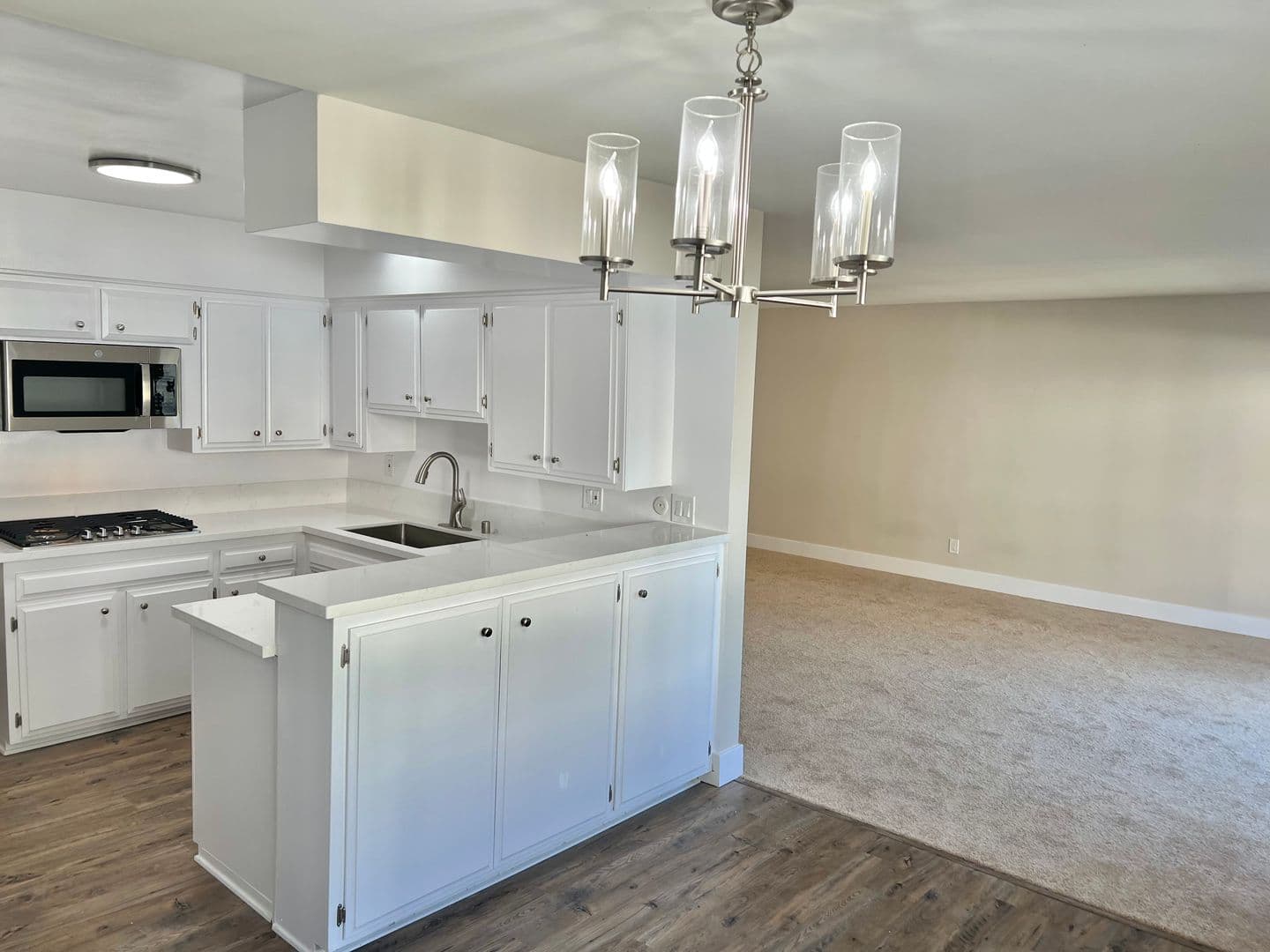 Sherman Oaks Apartment: 4647 Vista Del Monte