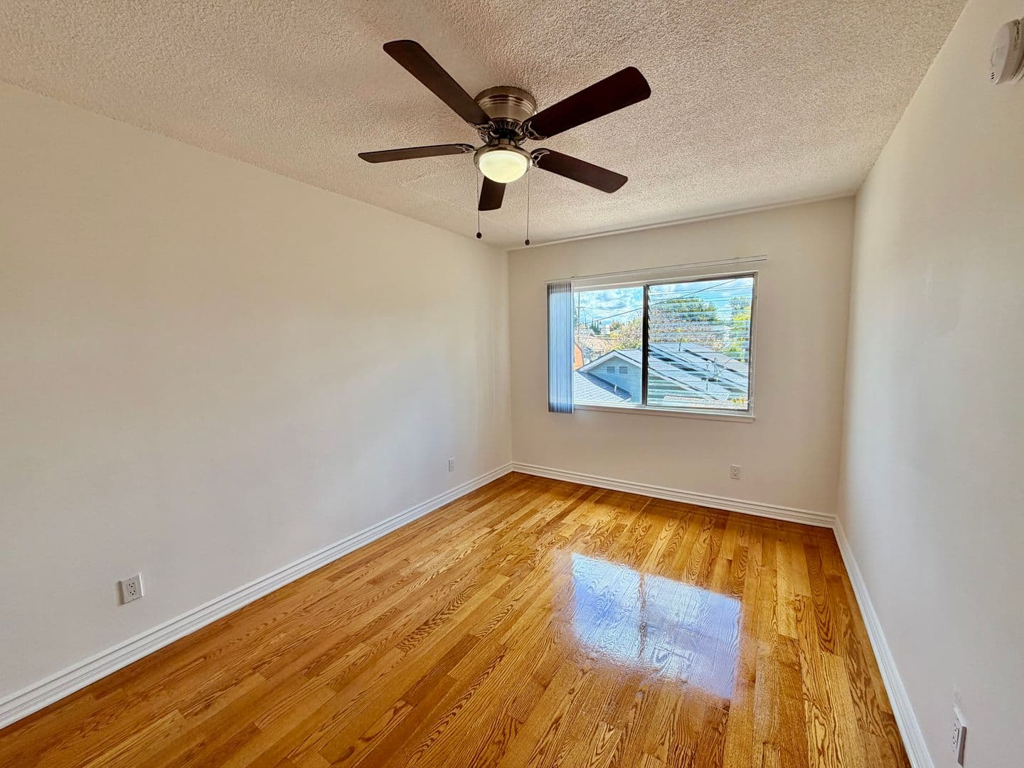 Los Angeles Apartment: 5612 Harold Way
